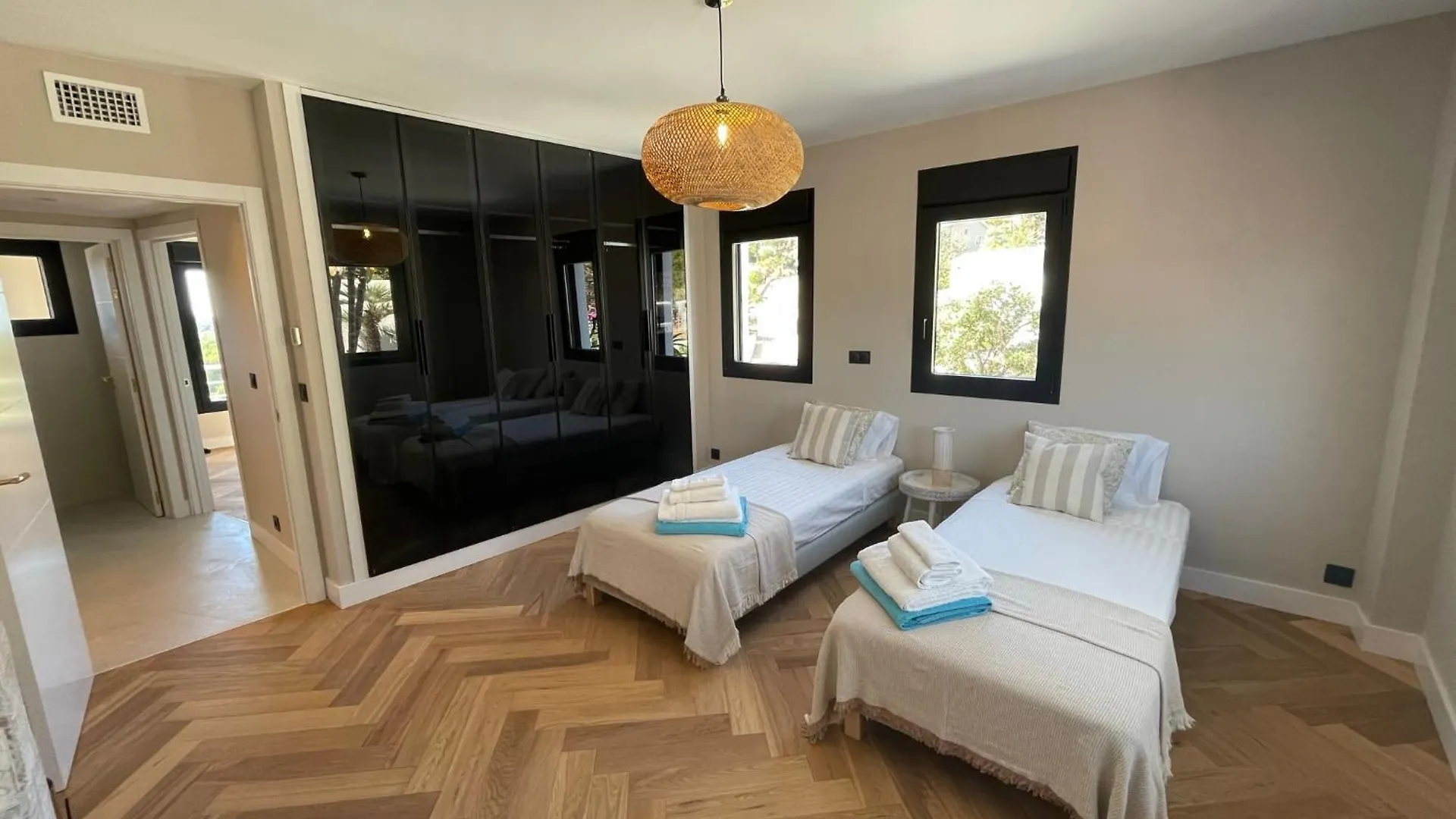 Ultimate Luxury Dream Villa With 7 Bedrooms, Gym, Spa And Infinity Pool Marbella 0*,  Spain